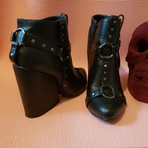 YRU blackcraft harness booties
